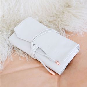 La beauté Soi brush holder NWOT